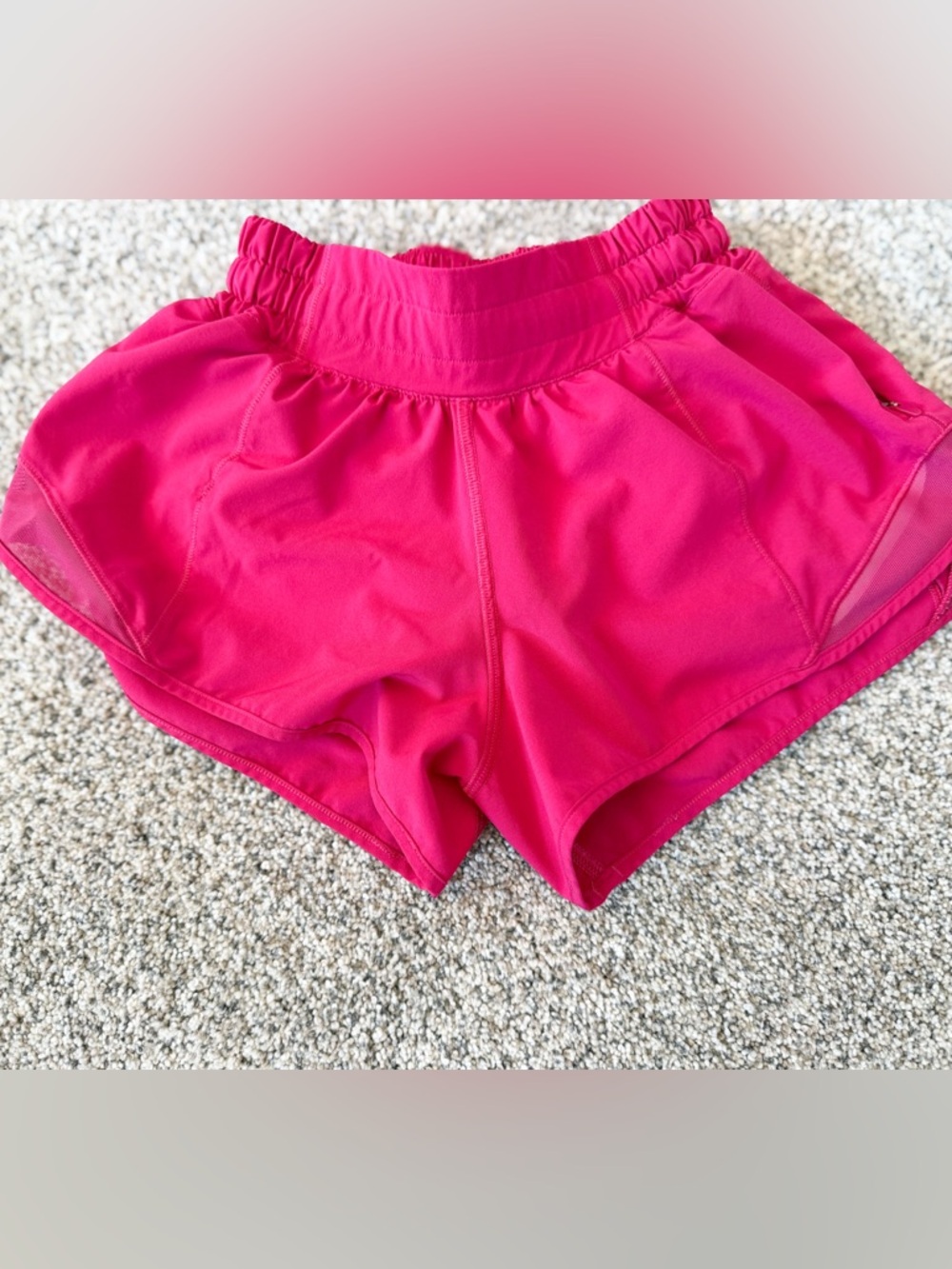 Lululemon Hotty Hot Low Rise 2.5” lined Pink shorts sz 0